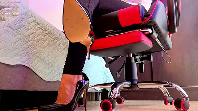 heylovelygirl online show from February 17, 2026, 2:57 pm