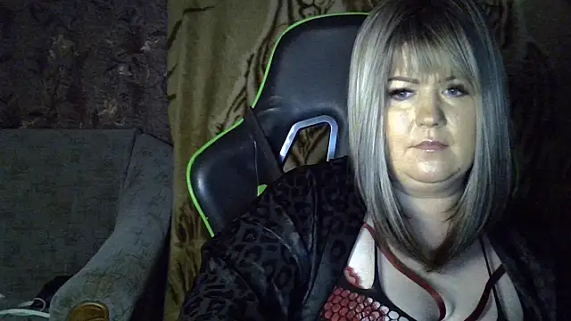 YuliiaSan online show from October 16, 2025, 7:37 pm