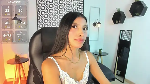 Tiffany Low online show from March 21, 2026, 2:53 pm