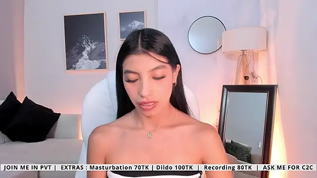 Snapshot of Tiffany_Low chatting on May 2, 2026, 5:07 pm Tiffany Low online show from May 2, 2026, 5:07 pm