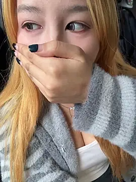 Snapshot of yuki_june chatting on November 17, 2025, 9:26 am yuki june online show from November 17, 2025, 9:26 am