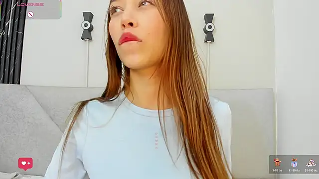 Snapshot of Naomi_Rousse chatting on December 3, 2025, 12:36 pm Naomi Rousse online show from December 3, 2025, 12:36 pm