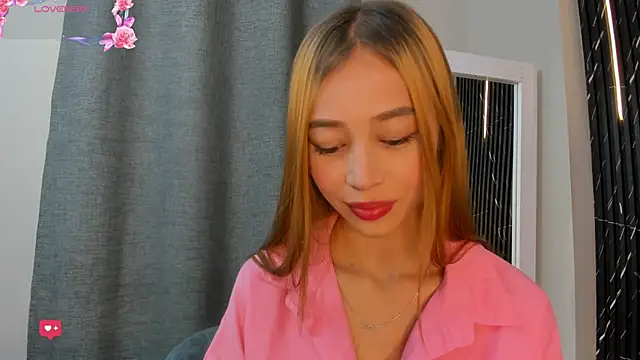 Naomi Rousse online show from May 4, 2026, 1:07 pm