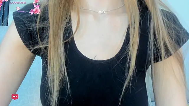 Snapshot of Naomi_Rousse chatting on May 5, 2026, 12:46 pm Naomi Rousse online show from May 5, 2026, 12:46 pm