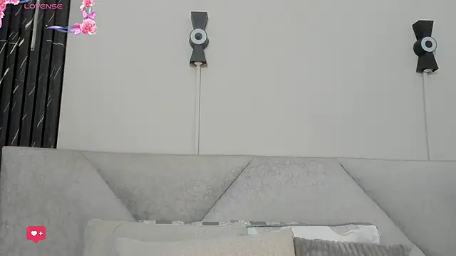 Snapshot of Naomi_Rousse chatting on May 14, 2026, 1:18 pm Naomi Rousse online show from May 14, 2026, 1:18 pm