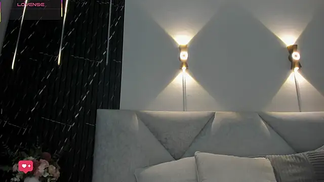 Snapshot of Naomi_Rousse chatting on June 9, 2026, 1:23 pm Naomi Rousse online show from June 9, 2026, 1:23 pm