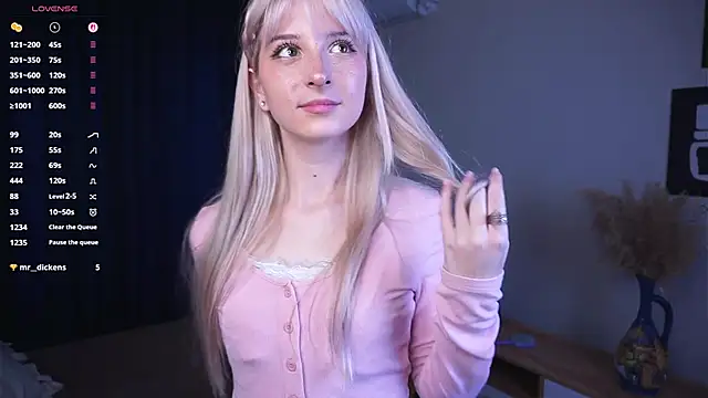 Snapshot of FridaAaberg chatting on September 24, 2025, 7:12 am FridaAaberg online show from September 24, 2025, 7:12 am