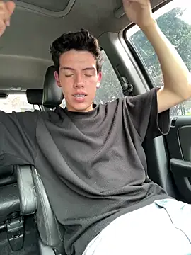 Snapshot of mattebret11 chatting on October 28, 2025, 4:53 pm mattebret11 online show from October 28, 2025, 4:53 pm