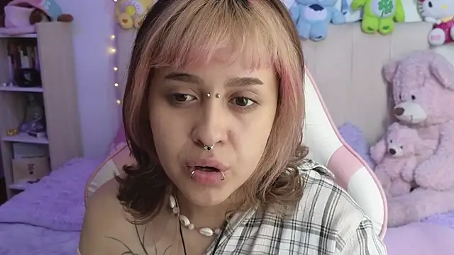 NekoWaifu online show from May 1, 2026, 2:32 pm