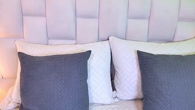 paulina cano online show from December 20, 2025, 7:43 pm