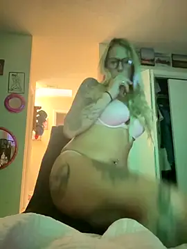 Snapshot of tattoobarbiexox chatting on October 31, 2025, 12:06 pm tattoobarbiexox online show from October 31, 2025, 12:06 pm