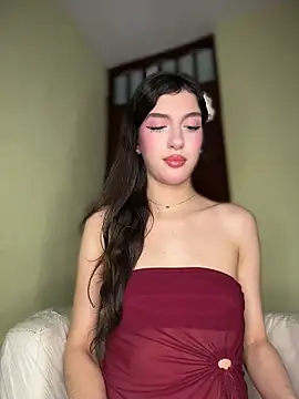 Emily-hottson online show from June 13, 2026, 12:30 am