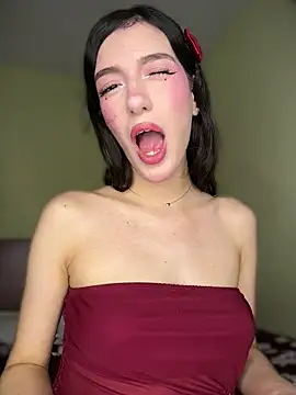 Emily-hottson online show from July 12, 2026, 11:18 pm