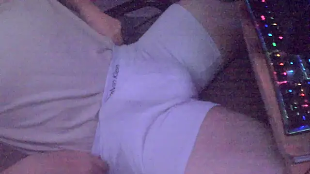 Snapshot of xderox318 chatting on November 19, 2025, 10:32 pm xderox318 online show from November 19, 2025, 10:32 pm