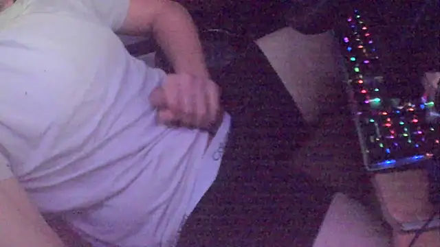 Snapshot of xderox318 chatting on December 2, 2025, 11:00 pm xderox318 online show from December 2, 2025, 11:00 pm