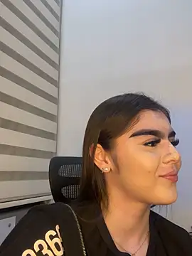 Snapshot of SofiaFontaiine chatting on November 20, 2025, 4:12 am SofiaFontaiine online show from November 20, 2025, 4:12 am