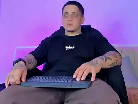 Snapshot of denis_munera chatting on September 17, 2025, 12:29 pm denis munera online show from September 17, 2025, 12:29 pm