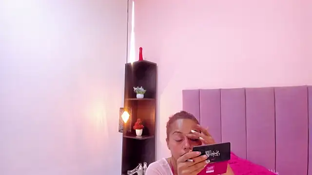 Snapshot of HoollyHendrix chatting on November 10, 2025, 8:08 pm HoollyHendrix online show from November 10, 2025, 8:08 pm