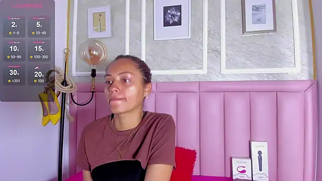 HoollyHendrix online show from February 10, 2026, 8:46 pm