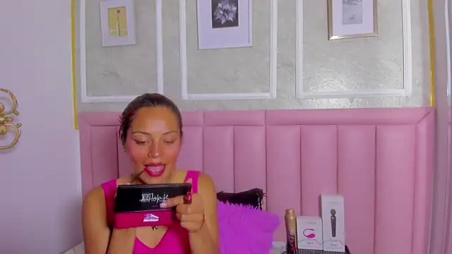 HoollyHendrix online show from March 5, 2026, 8:27 pm