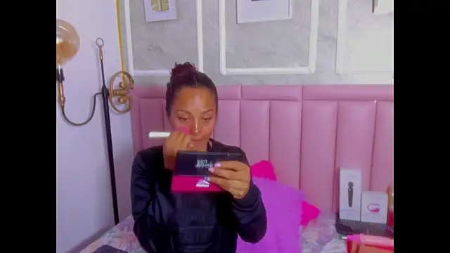 HoollyHendrix online show from March 13, 2026, 8:26 pm