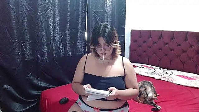 Snapshot of Roxy_f_w chatting on September 18, 2025, 1:35 pm Roxy f w online show from September 18, 2025, 1:35 pm