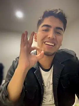 Snapshot of tomy_hot20 chatting on November 9, 2025, 2:43 am tomy hot20 online show from November 9, 2025, 2:43 am