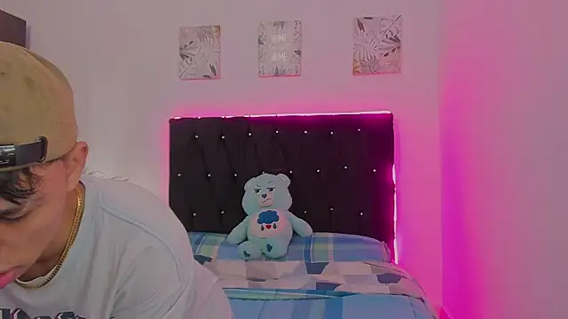 Snapshot of Zacktorres_ chatting on September 27, 2025, 10:48 pm Zacktorres online show from September 27, 2025, 10:48 pm