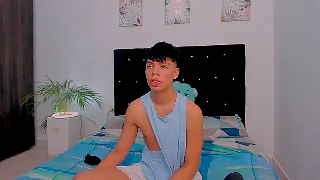 Snapshot of Zacktorres_ chatting on October 4, 2025, 6:17 pm Zacktorres online show from October 4, 2025, 6:17 pm