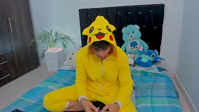 Snapshot of Zacktorres_ chatting on October 5, 2025, 11:24 pm Zacktorres online show from October 5, 2025, 11:24 pm