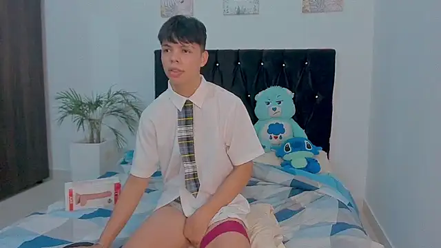 Snapshot of Zacktorres_ chatting on October 14, 2025, 10:54 pm Zacktorres online show from October 14, 2025, 10:54 pm