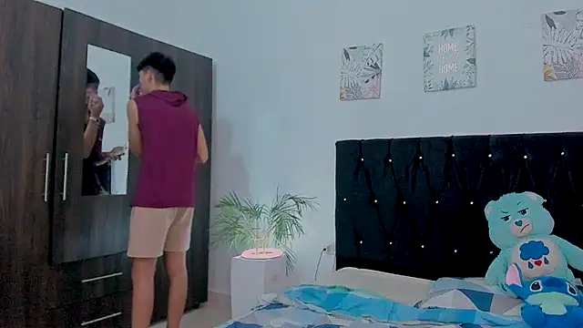 Snapshot of Zacktorres_ chatting on October 17, 2025, 12:01 am Zacktorres online show from October 17, 2025, 12:01 am