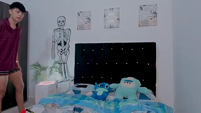 Snapshot of Zacktorres_ chatting on October 17, 2025, 10:01 pm Zacktorres online show from October 17, 2025, 10:01 pm