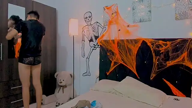 Snapshot of Zacktorres_ chatting on October 20, 2025, 10:43 pm Zacktorres online show from October 20, 2025, 10:43 pm