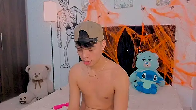 Snapshot of Zacktorres_ chatting on October 22, 2025, 9:36 pm Zacktorres online show from October 22, 2025, 9:36 pm