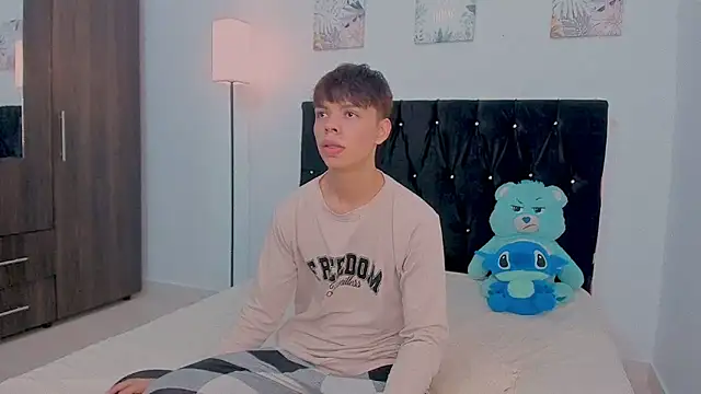 Snapshot of Zacktorres_ chatting on October 30, 2025, 7:47 pm Zacktorres online show from October 30, 2025, 7:47 pm