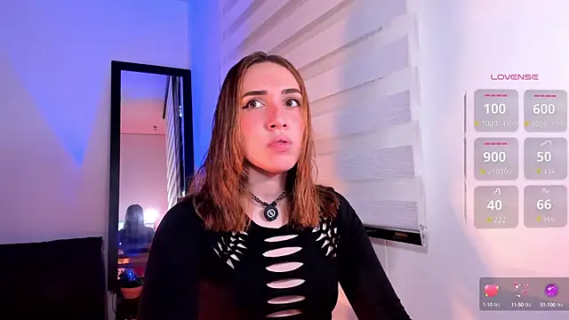 Snapshot of SarahCastillo_ chatting on September 23, 2025, 12:30 pm SarahCastillo online show from September 23, 2025, 12:30 pm