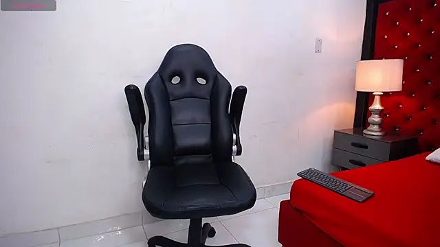 SkylerBigxxx online show from September 26, 2025, 4:16 am