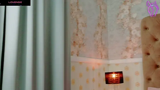 Snapshot of CoraVex chatting on October 20, 2025, 4:24 am CoraVex online show from October 20, 2025, 4:24 am