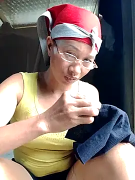 Snapshot of donna-bae chatting on August 4, 2026, 3:32 am donna-bae online show from August 4, 2026, 3:32 am