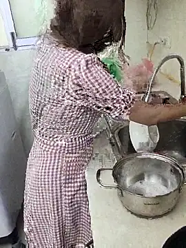 Snapshot of MaiHoang2k chatting on September 28, 2025, 2:55 pm MaiHoang2k online show from September 28, 2025, 2:55 pm