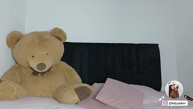 Snapshot of Natashaparker__ chatting on June 2, 2026, 3:52 am Natashaparker online show from June 2, 2026, 3:52 am