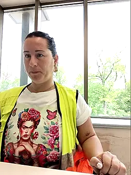 bichota85 online show from April 29, 2026, 9:24 am