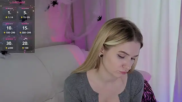 Snapshot of Ange_Lus chatting on October 30, 2025, 11:11 am Ange Lus online show from October 30, 2025, 11:11 am