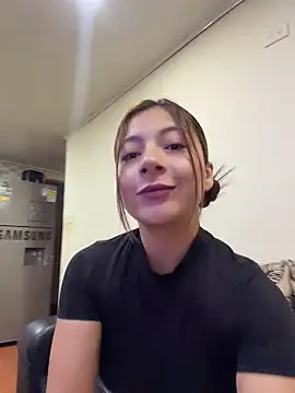 Snapshot of Karlee_Grey1 chatting on June 16, 2026, 1:41 am Karlee Grey1 online show from June 16, 2026, 1:41 am