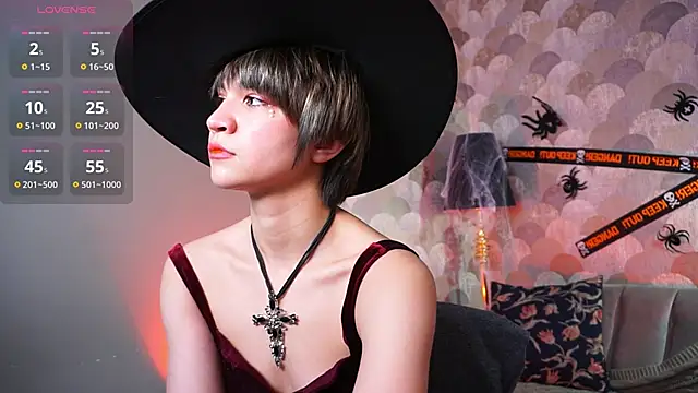 Snapshot of sandzu_ chatting on October 31, 2025, 8:43 pm sandzu online show from October 31, 2025, 8:43 pm