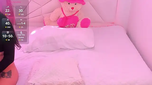 Snapshot of CatalinaBel chatting on October 3, 2025, 6:16 pm CatalinaBel online show from October 3, 2025, 6:16 pm