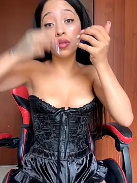 Snapshot of CatalinaBel chatting on November 13, 2025, 7:24 pm CatalinaBel online show from November 13, 2025, 7:24 pm