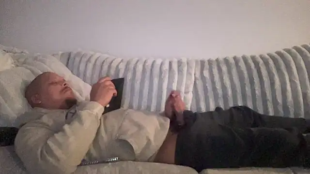 caramelizedzeus online show from November 19, 2025, 1:27 am