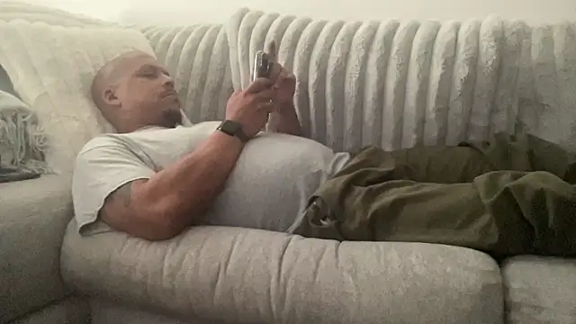 caramelizedzeus online show from November 21, 2025, 6:06 pm